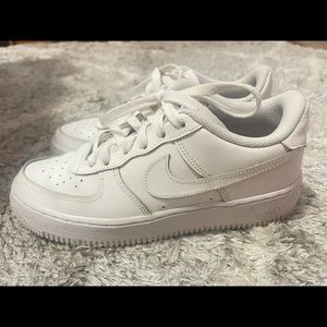 White Nike Air Force 1